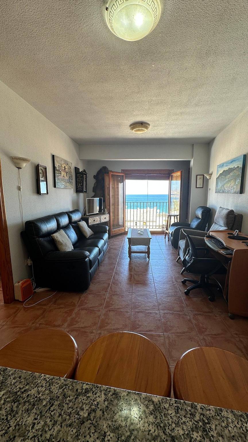 Entire apartment, Cozy Beachside Apartment with Balcony and AC in La Vila Joiosa, Costa Blanca