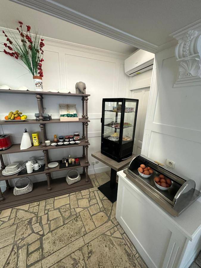 Hotel Le 5 in Martigues, Côte méditerranéenne (France)