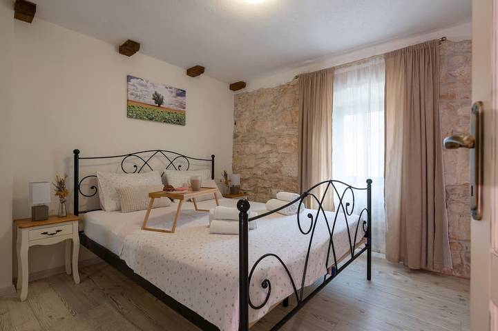 Traditionelles Ferienhaus in ruhiger Lage, Dorf Rakalj in Marčana, Südküste Istrien