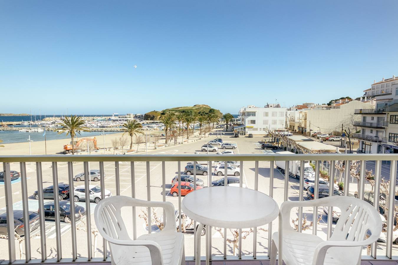 Apartamento entero, Apartamento 'Mediterranean View 2-4' cerca de la playa con balcón y Wi-Fi in Llansá, Alt Empordà