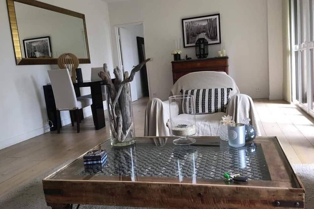 Appartement entier, Magnifique Appartement Suresnes Avec Vue Tour Eiffel in Suresnes, Hauts-de-Seine