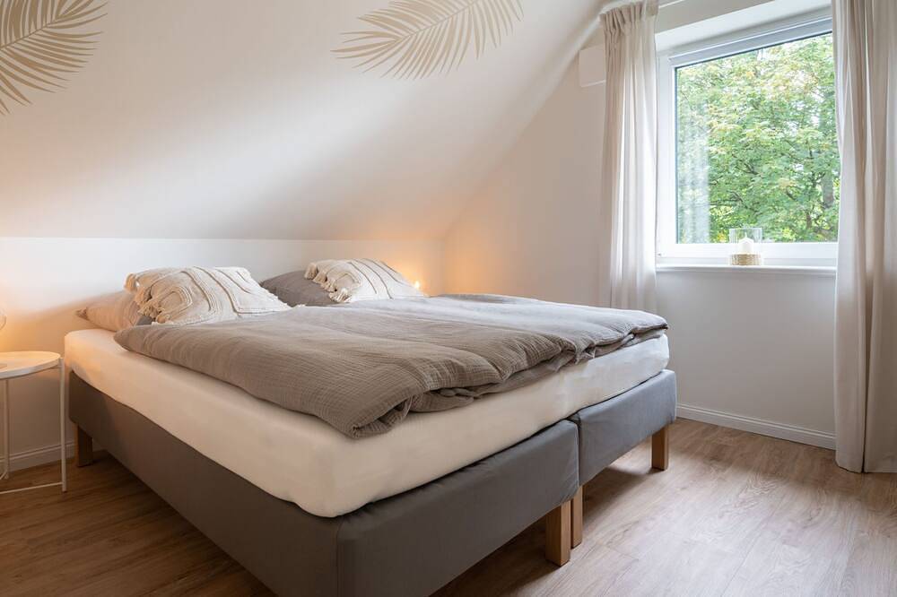 Ganze Wohnung, Küstenbutze - Modernes Apartment für 6 im Beach-Style mit vollausgestatteter Kü in Mildstedt, Nordfriesland