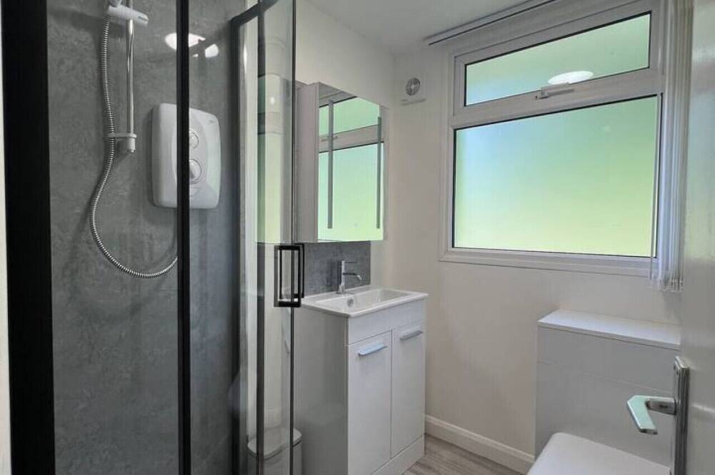 Entire apartment, Spacious 2-bedroom chalet with amazing sundeck in Dartmouth, Devon