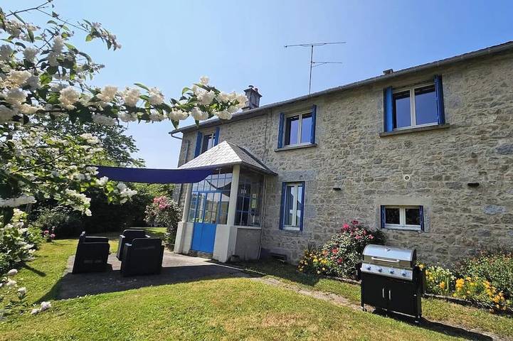 Location de vacances pour 12 personnes, avec Terrasse à Liginiac