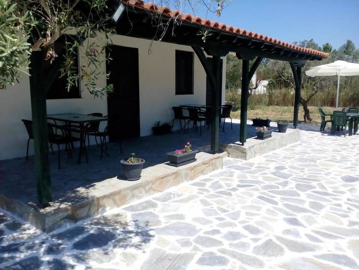 Gîte pour 5 personnes, avec jardin et balcon, adapté aux familles dans Ormos Panagias - 4