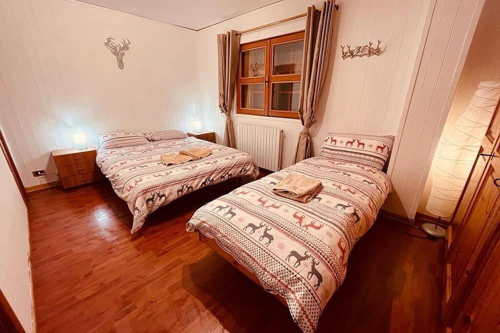 Entire apartment, 2 Limone Hut White Reserve Ski-in Ski-out Morel chairlift in Limone Piemonte, Cuneo Province
