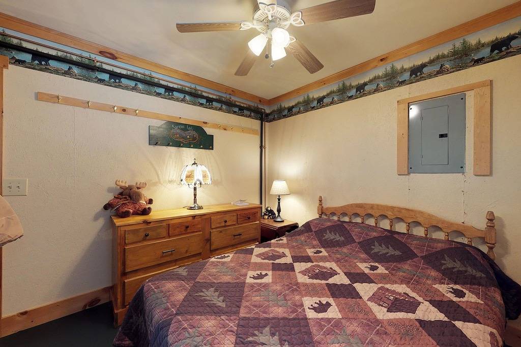 Lakefront Kabine mit schöner Aussicht, Zugang zum Strand und eigenem Dock! in Piscataquis County