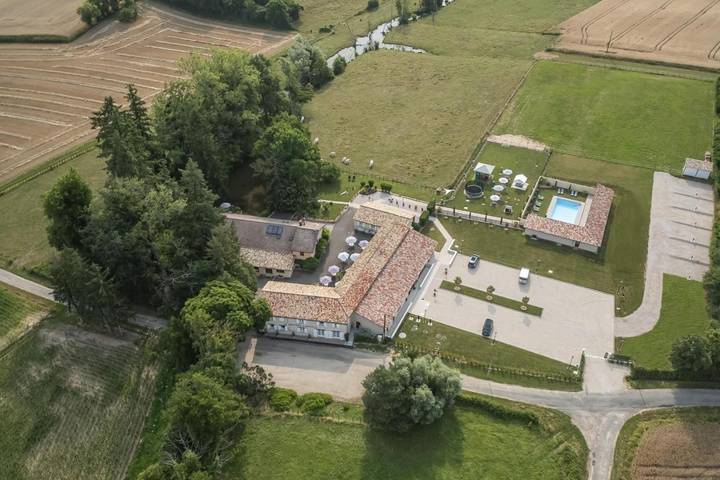 Hôtel pour 2 personnes, avec vue ainsi que jardin et piscine, animaux acceptés