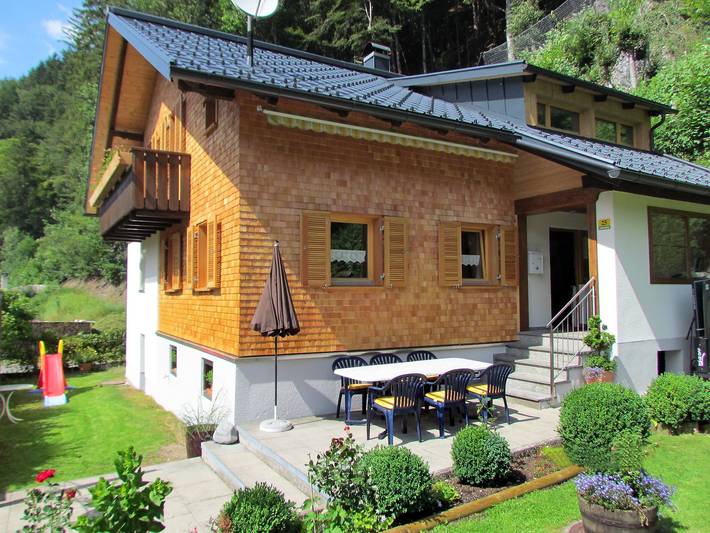 Ferienhaus für 10 Personen, mit Balkon und Terrasse sowie Garten in Schruns-Tschagguns
