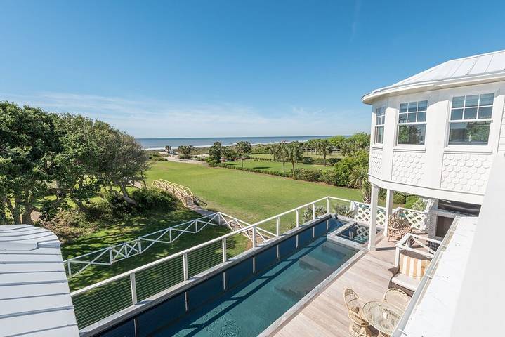 Vacation house for 10 people, with hot tub and yard in Isle of Palms