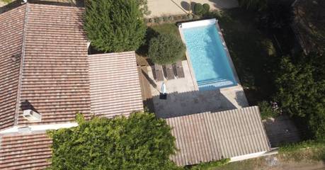 Cottage pour 6 personnes, avec piscine ainsi que jardin et terrasse à Brue-Auriac