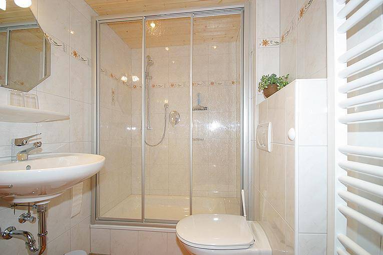 Apartamento vacacional entero, "Burgberg" - Fewo/1 Schlafraum/Dusche, Wc in Mittenwald, Alpes Bávaros