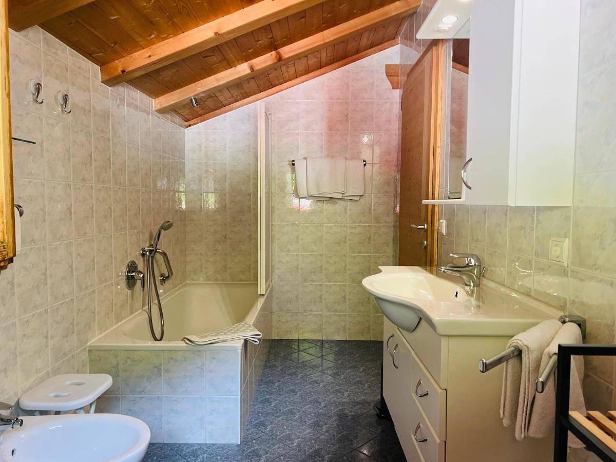 Ganze Wohnung, Apartment with Terrace in Deutschnofen (Bozen), Aldein