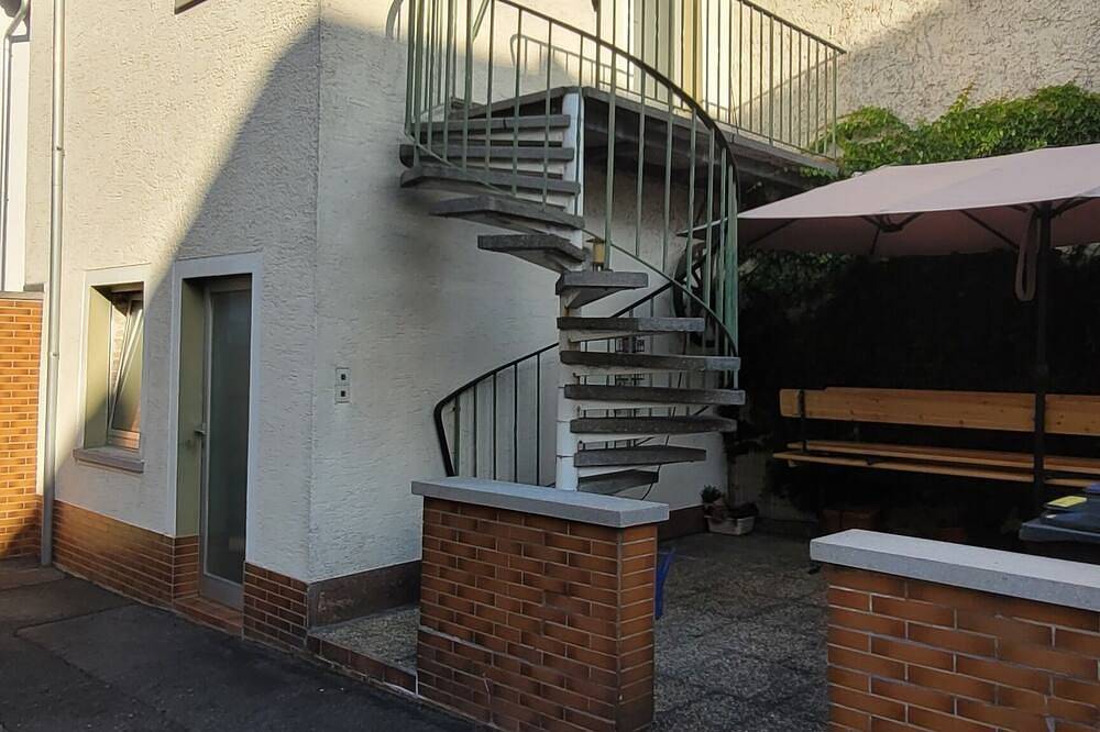 Ganze Wohnung, Ruhige 1 Zimmer Wohnung in Wiesbaden, Rheingau