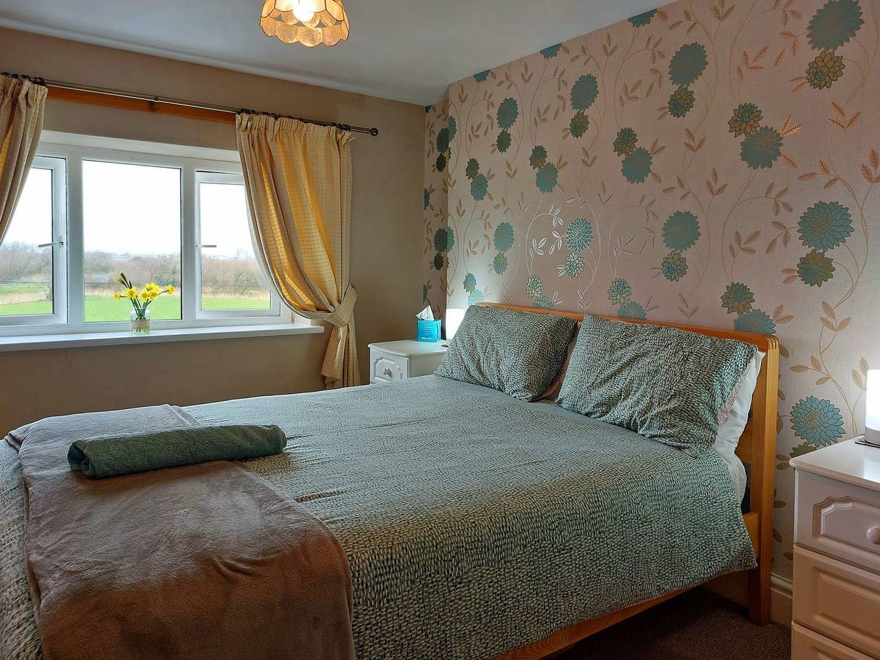 South View Cottage with Terrace and Coastal Views in Fairbourne, Snowdonia
