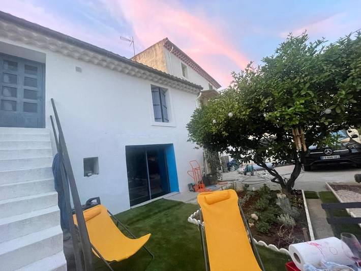 Maison d’hôte pour 2 personnes, avec jacuzzi ainsi que piscine et jardin à Lespignan