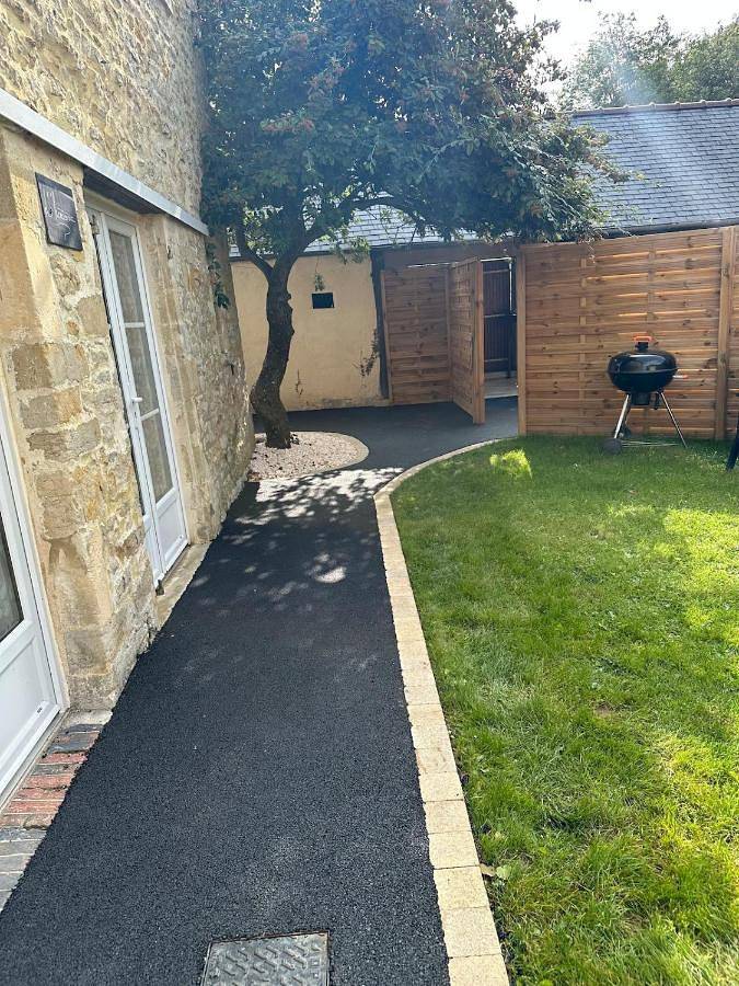 Four-Bedroom Holiday Home in Juaye-Mondaye, Région de Bayeux