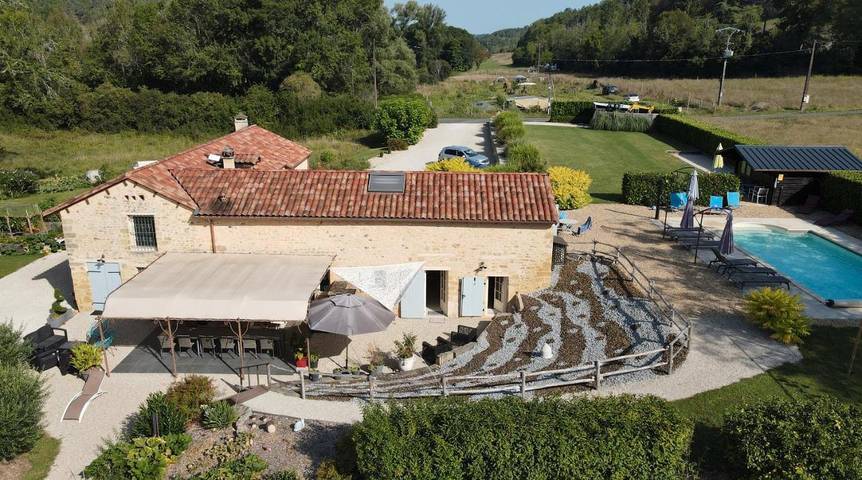 Chambre d’hôte pour 3 personnes, avec piscine ainsi que terrasse et jardin