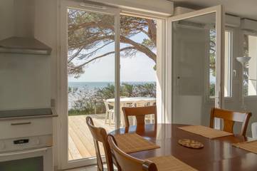 Gîte pour 7 personnes, avec jardin et piscine ainsi que vue et terrasse dans Port de Taussat Fontaine Vieille