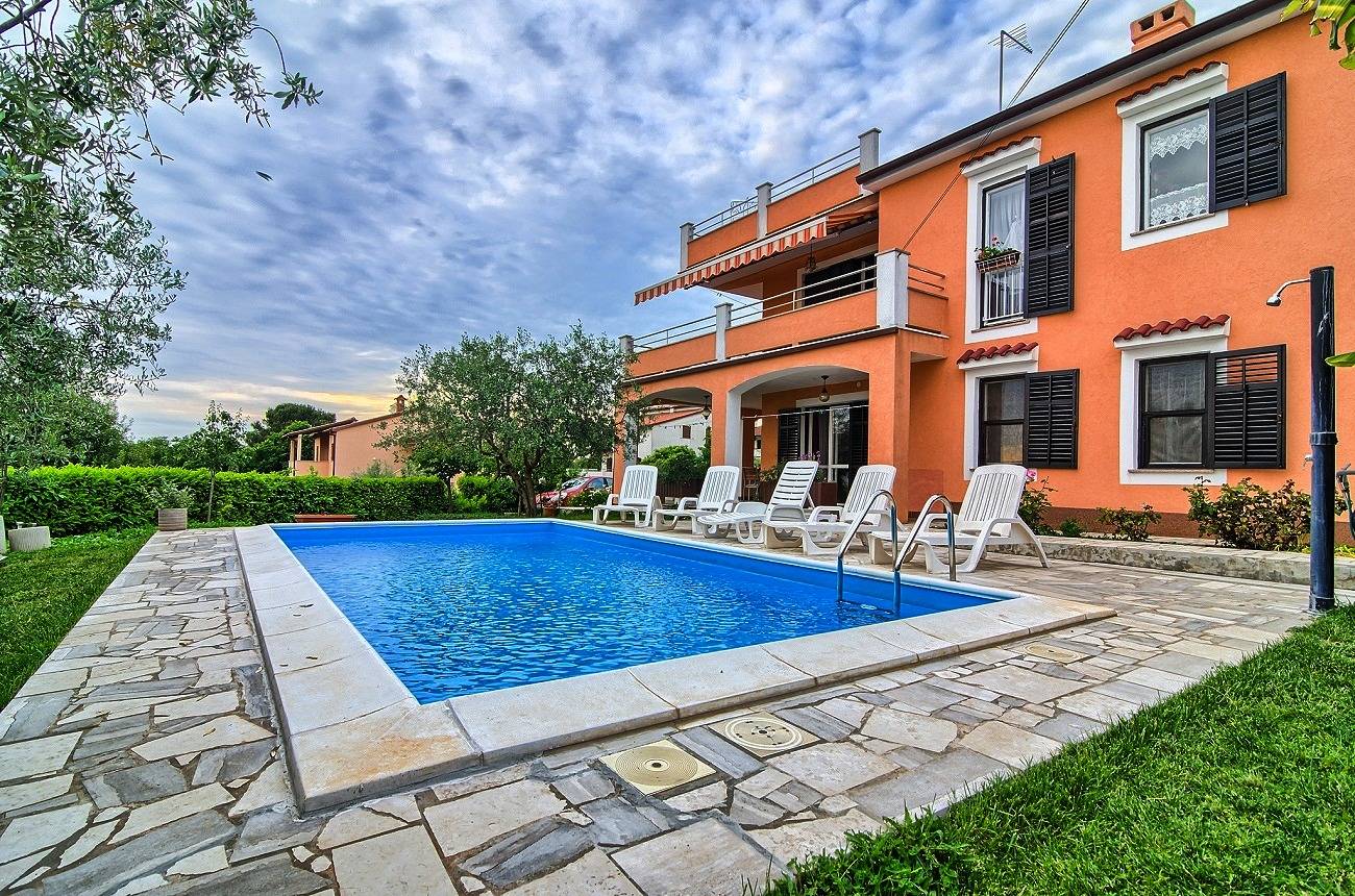 Appartamento intero, Appartement mit großem Pool im altrömischen Pula in Pula-Medulin, Pula Croazia
