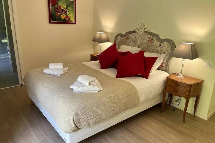 Location de vacances pour 13 personnes, avec jardin à Parigné-l'Évêque - 2