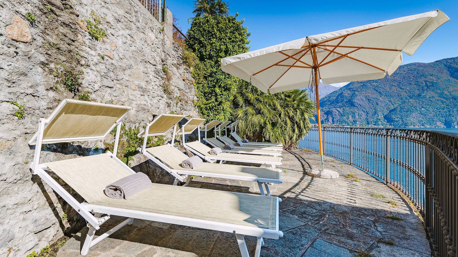 Villa für 8 Personen mit Terrasse in Santa Maria Rezzonico, Comune di San Siro