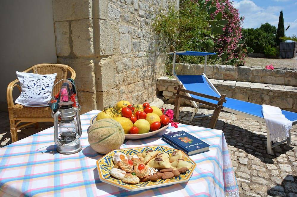 Dimora siciliana, giardino, piscina, wi-fi gratuito,orto biologico in Modica, Ragusa Province
