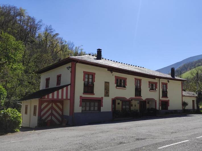 Casa rural para 2 personas, con Terraza y Jardín además de Piscina y Vistas en Comarca del Narcea
