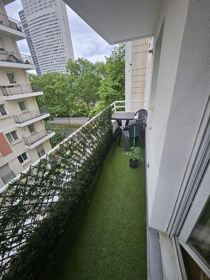 Chambre d’hôte pour 2 personnes, avec balcon à Courbevoie