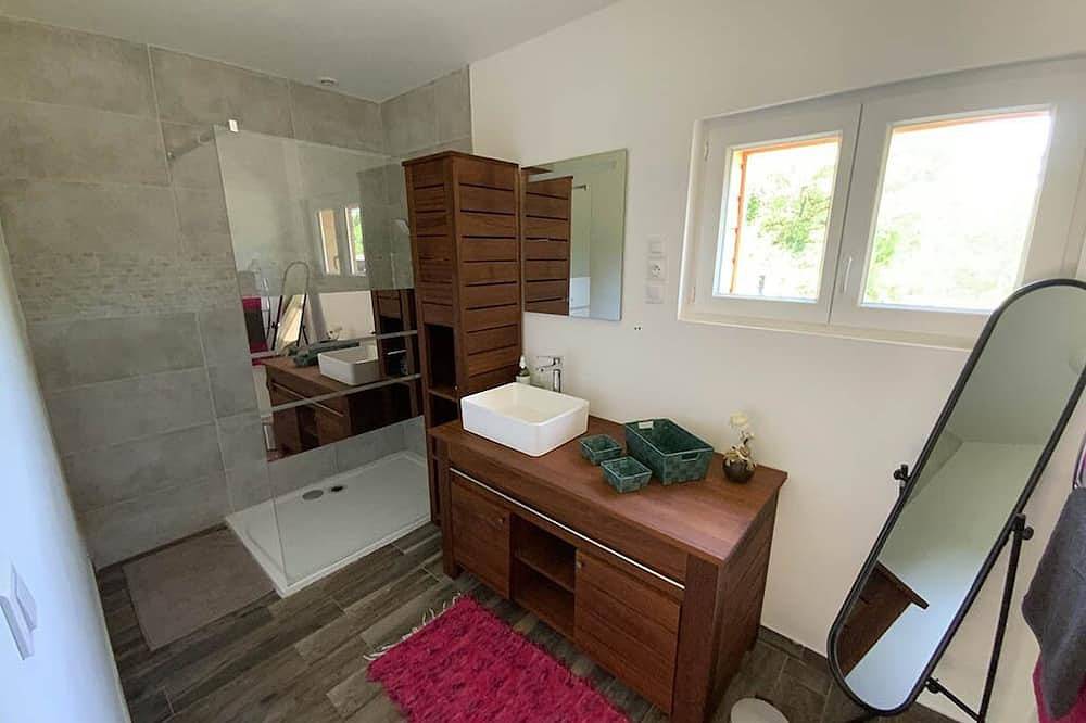 65m² cottage. in Carlucet, Zentralmassiv