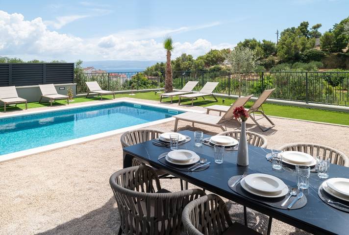 Luxusvilla David 1 beheizter Pool 38m2 Grill Meerblick in Grljevac (Podstrana), Podstrana