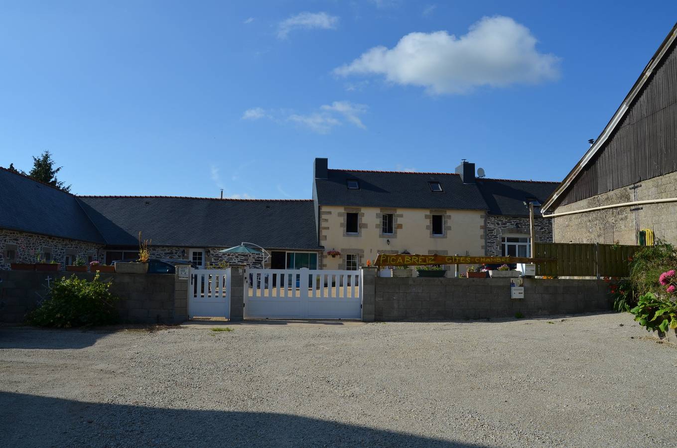 Chambre d'hôtes 'Breizh' avec terrasse privée, jardin commun et Wi-Fi in Cast, Région de Châteaulin
