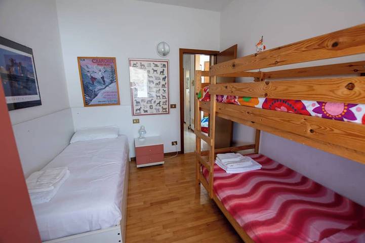Appartamento intero, Meraviglioso balcone sul lago con bella piscina e giardino tra palme ed ulivi in Brenzone, Prealpi Gardesane