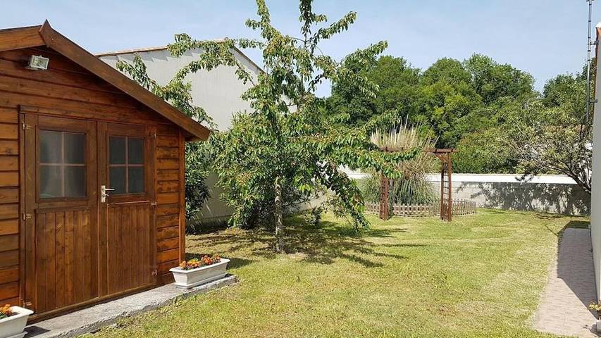 Location de vacances pour 6 personnes, avec vue et jardin à Médis - 4