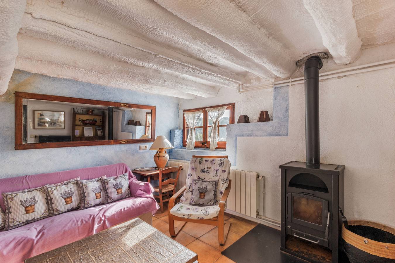 Appartement entier, Appartement "Casa Cueva De Piedra" avec vue sur les montagnes, piscine partagée et Wi-Fi in Castellterçol, Barcelone l'intérieur des terres