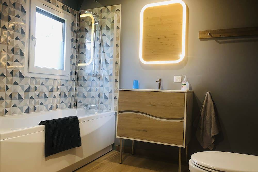 Chalet Idyll with jacuzzi, close to the ski slopes and city, charges included in Gérardmer, Parc naturel régional des Ballons des Vosges