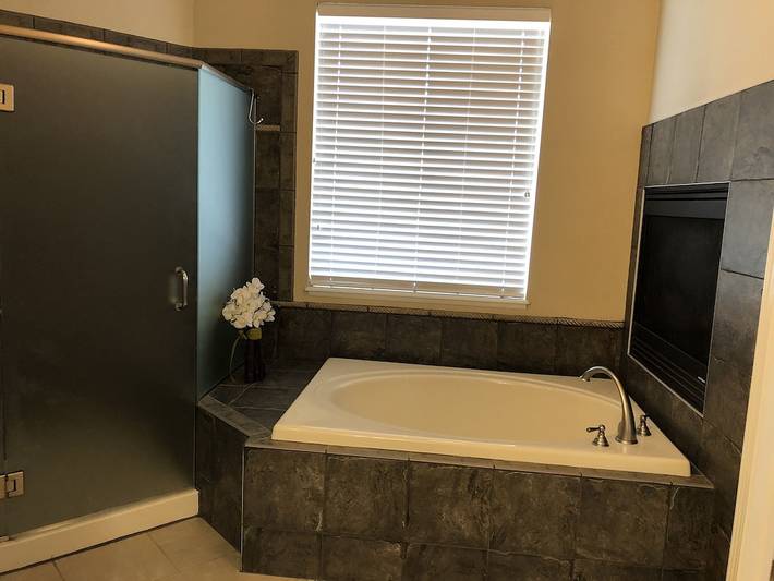 Vacation rental for 8 people, with pool and yard as well as terrace, with pets in Colorado Springs