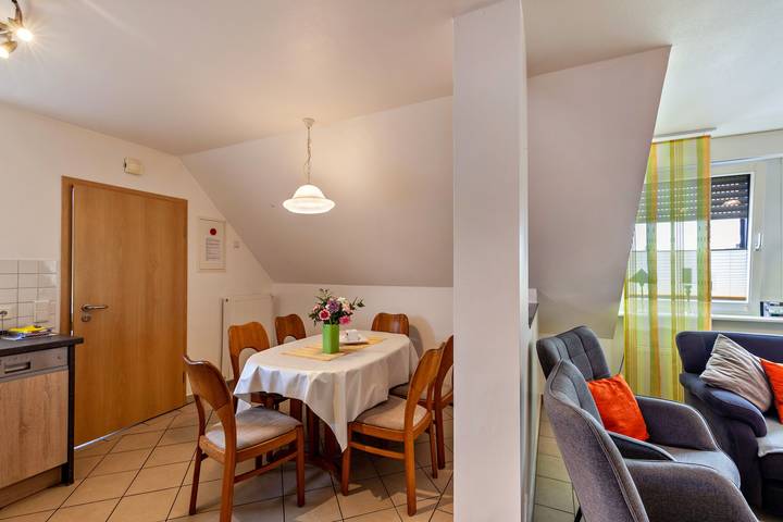 Entire apartment, Apartment 'Tulpe' with Balcony and Wi-Fi in Wisseler See, Kalkar