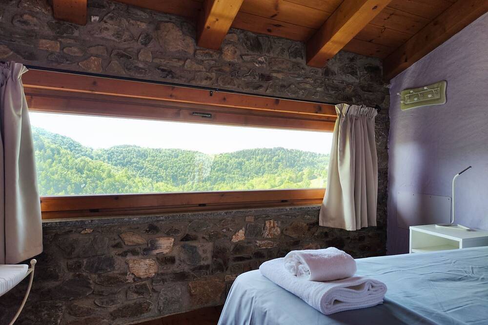 La Cabanya de Can Menut in Molló, Pirineo Catalan