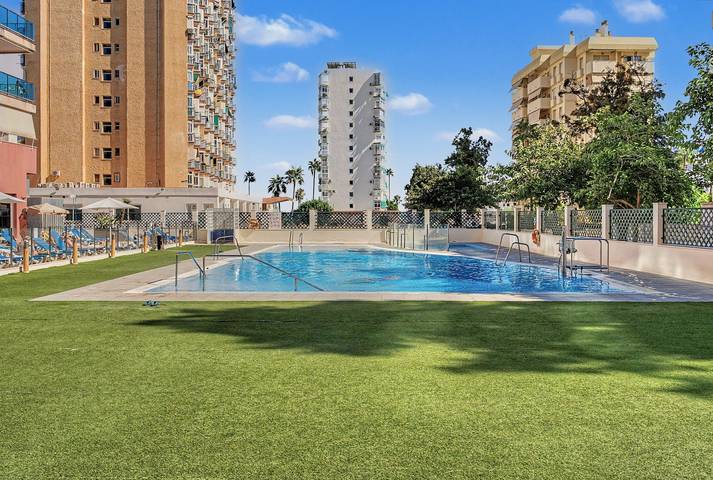 Ganze Wohnung, Apartment 'Bluehorizonbenalmadena' mit Pool, privater Terrasse und Wlan in Benalmádena Costa, Benalmádena