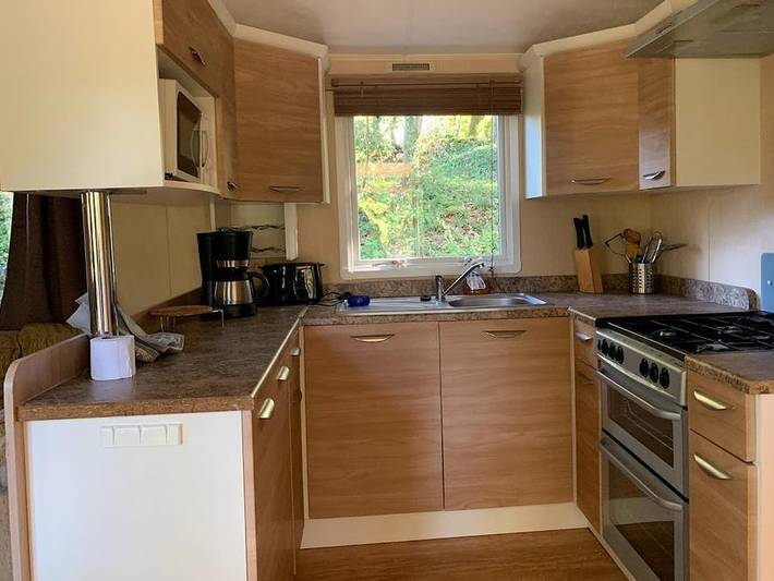Camping Le Pontillou - Mobilheim 4 personen - Mobilheim Cottage : 1 Suite + 1 Schlafzimmer - Kamin - Tv - Großer Kühlschrank - 4 pers. in Villamblard, Périgord Pourpre