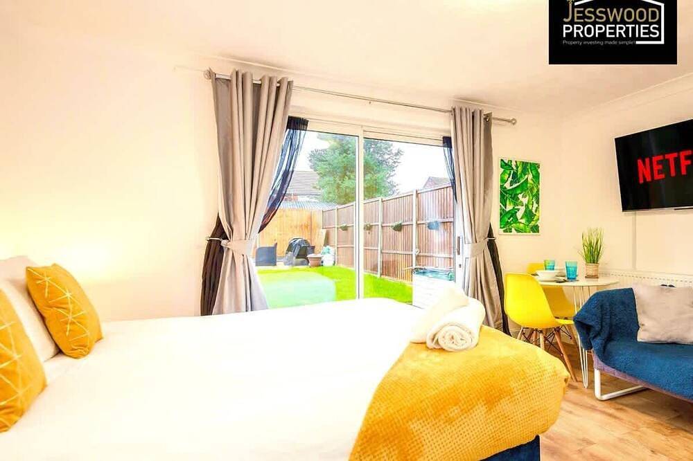 Ganze Wohnung, Bright Garden Studio w/ Free Parking & Wifi in Luton, Chiltern Hills