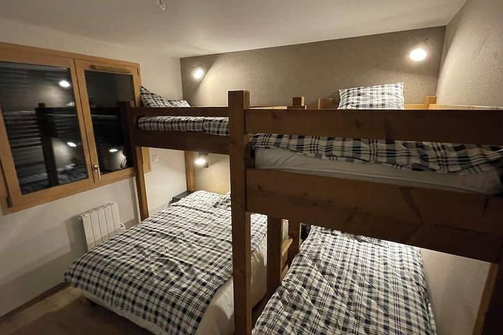 Ganze Wohnung, Oz / Domaine d'Alpe d'Huez, south-facing, ski-in, 4 rooms, 3 bedrooms, sleeps 8 in Oz, Nationalpark Écrins
