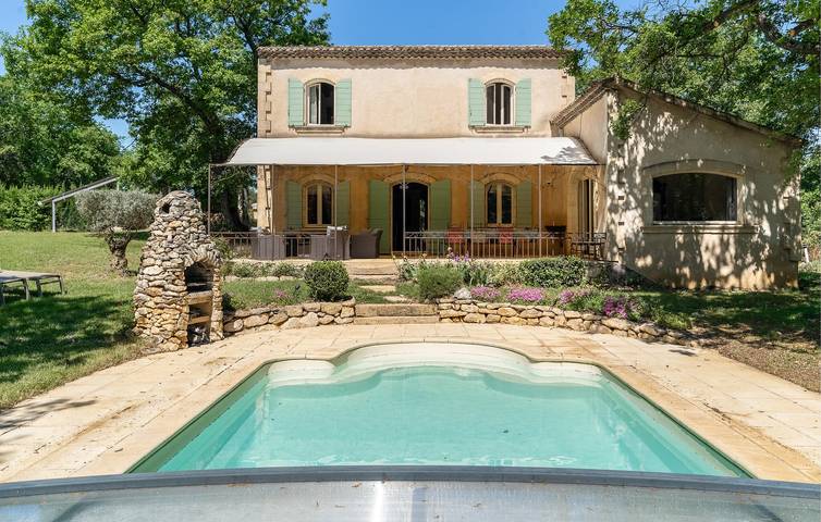 Location de vacances pour 8 personnes, avec terrasse ainsi que jardin et piscine, animaux acceptés à Apt - 2