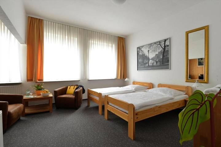 Hotel für 5 Personen, mit Ausblick und Terrasse - 1