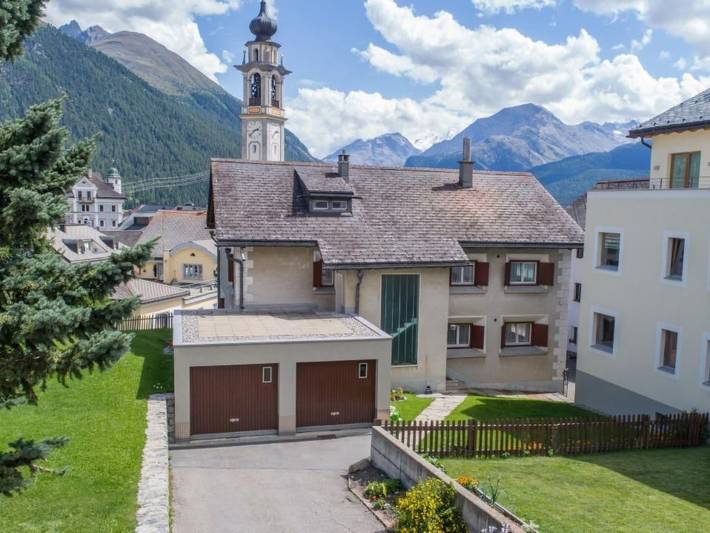 Ferienwohnung für 4 Personen, mit Balkon und Garten in Samedan
