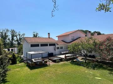 Casa rural para 12 personas, con jardín y jacuzzi en Costa da Caparica