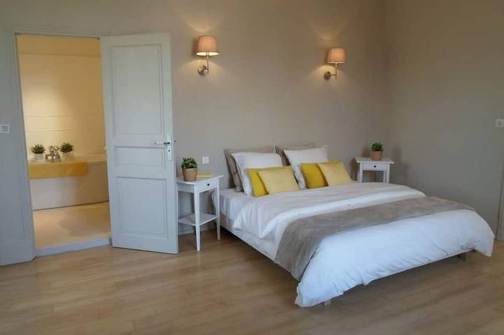 Gîte pour 14 personnes à Bourrou