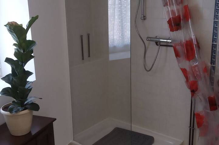 Location de vacances pour 6 personnes, avec jardin à Nantoux