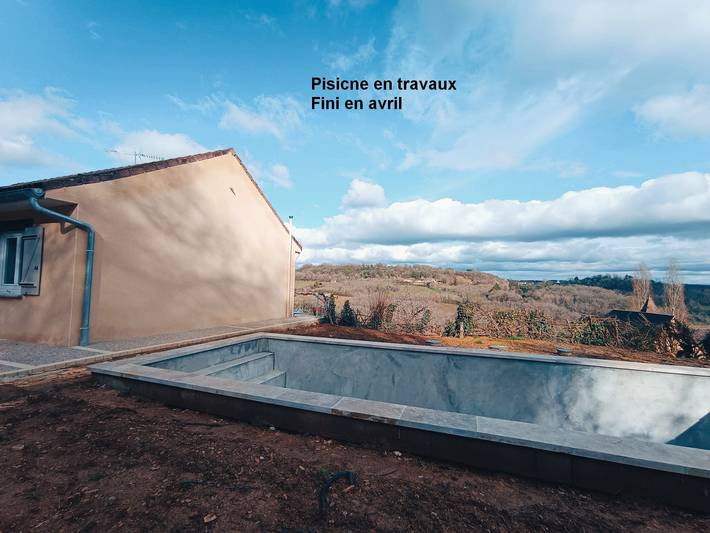 Gîte pour 6 personnes, avec Piscine à Saint-Rabier